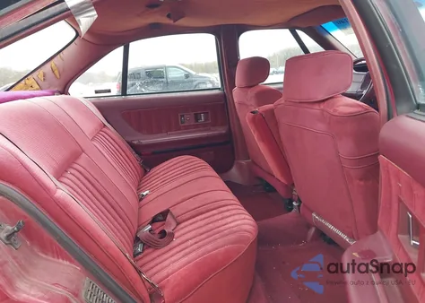 1992 Oldsmobile 88 Royale z USA, uszkodzony, nr VIN 1G3HN53L5NH362244